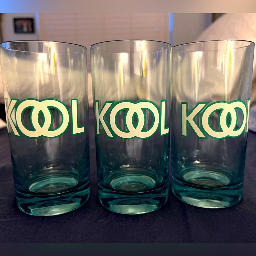 VNTG KOOL MENTHOL CIGARETTES ADVERTISING PROMOTIONAL THERMOSERV PLASTIC GLASSES